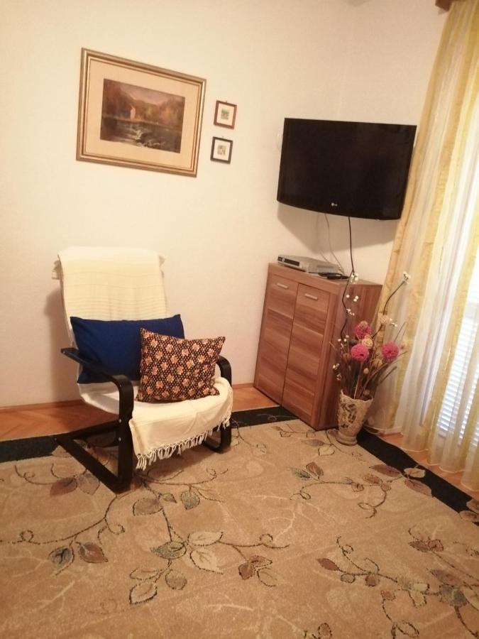 Apartman Mira Apartment บัชกา ภายนอก รูปภาพ