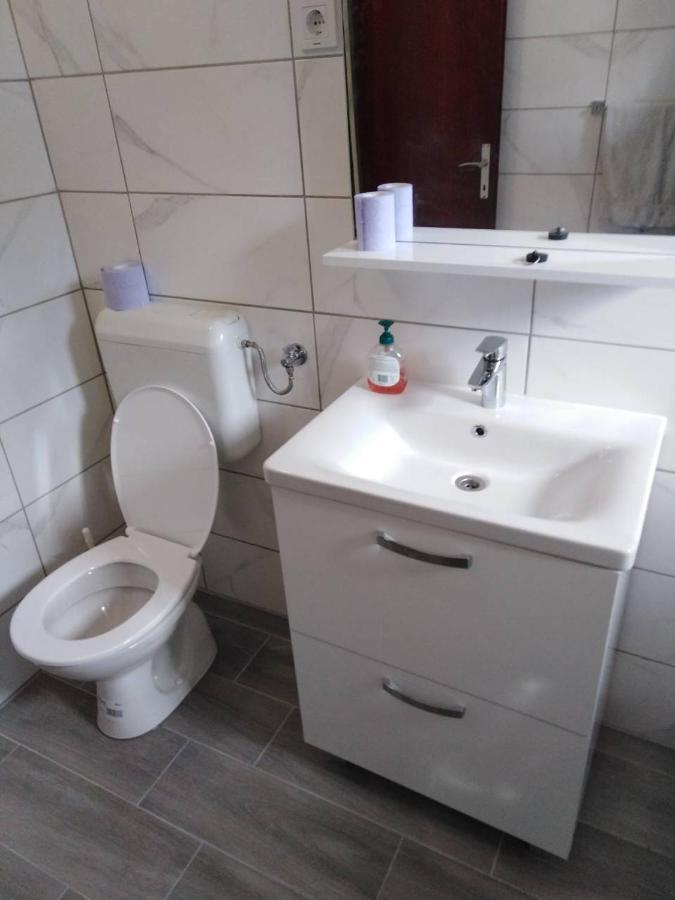 Apartman Mira Apartment บัชกา ภายนอก รูปภาพ